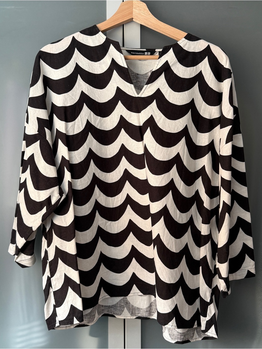 Marimekko Uniqlo Collab Black and White Wave-Pattern Tunic Top